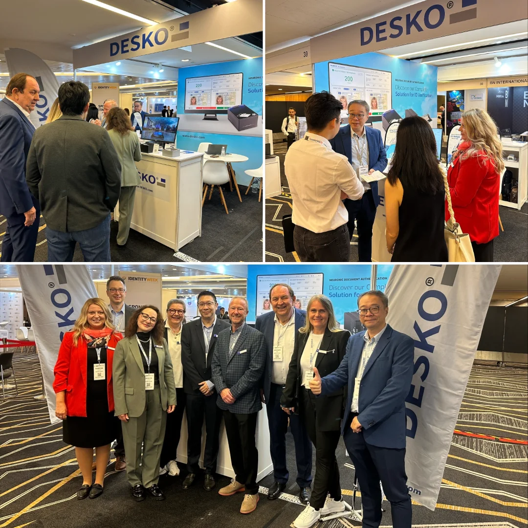 Besucher im Gespr&auml;ch mit dem DESKO-Team am Messestand, Identifikationsl&ouml;sungen auf Screens, unten Gruppenfoto vor DESKO-Bannern.