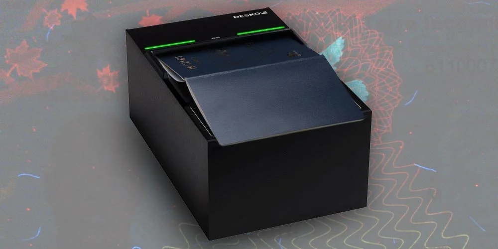 Un scanner de documents noir lit un passeport ouvert, des LED d'&eacute;tat vertes s'allument sur un fond abstrait.