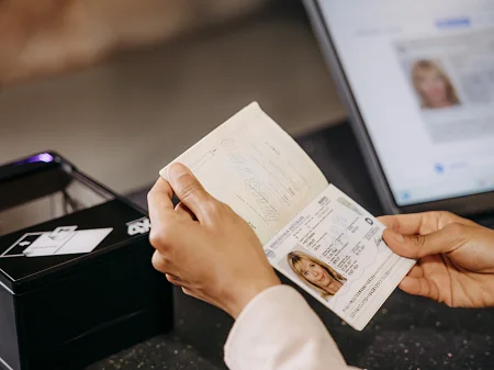 Überprüfung eines Ausweisdokuments mit DESKO ID Analyze