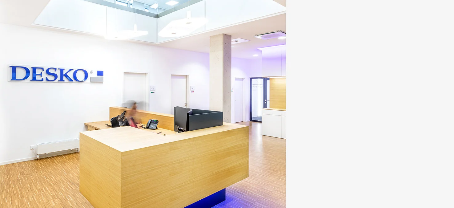Au&szlig;enansicht der DESKO Firmenzentrale in Bayreuth, Deutschland