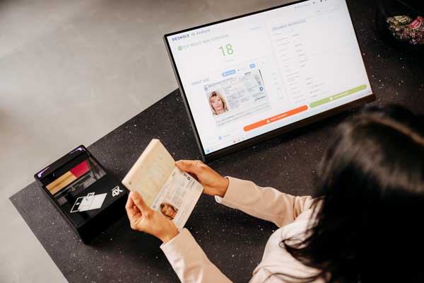 我们的全套解决方案可快速、安全地验证身份证件