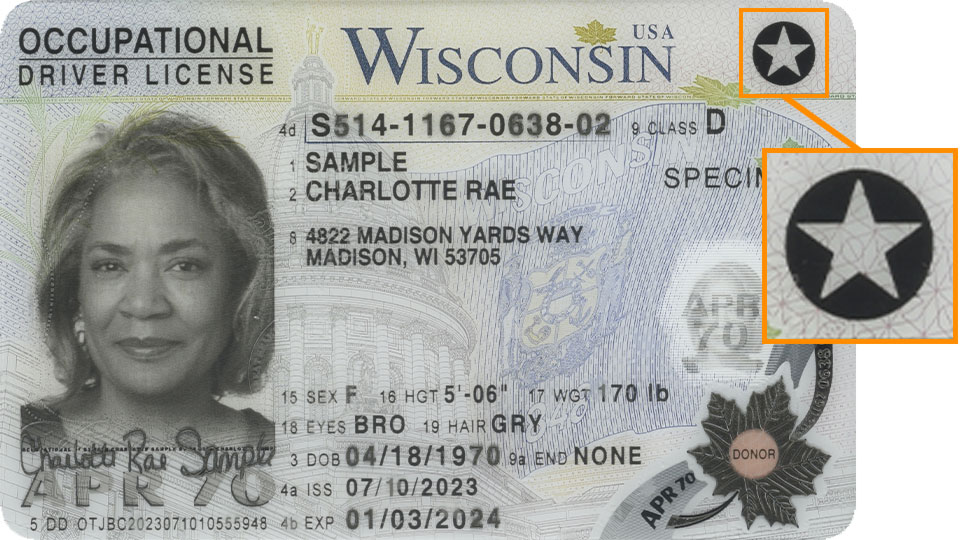 Enregistrement d'un modèle de permis de conduire américain avec le symbole REAL-ID mis en évidence sous la forme d'un cercle noir avec une étoile blanche