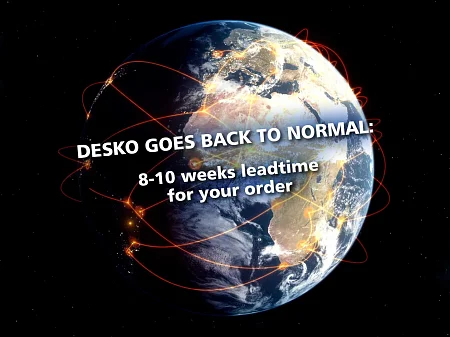Terre dans l'espace avec des connexions globales lumineuses et texte : 